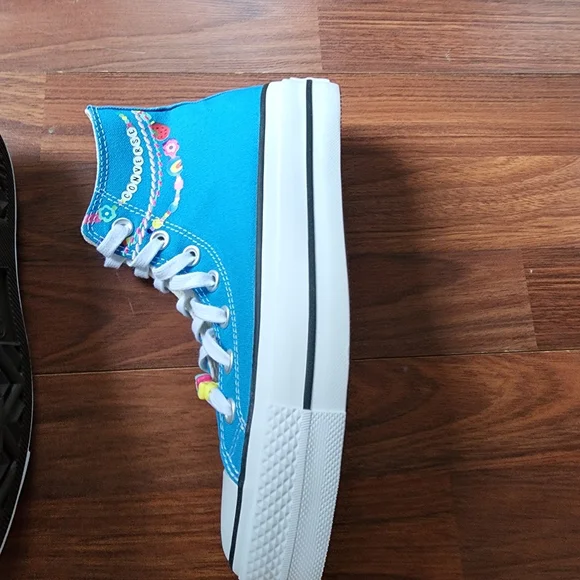 Chuck Taylor All Star Lift Platform Embroidered Bracelet Sneaker NIB - Picture 9 of 12